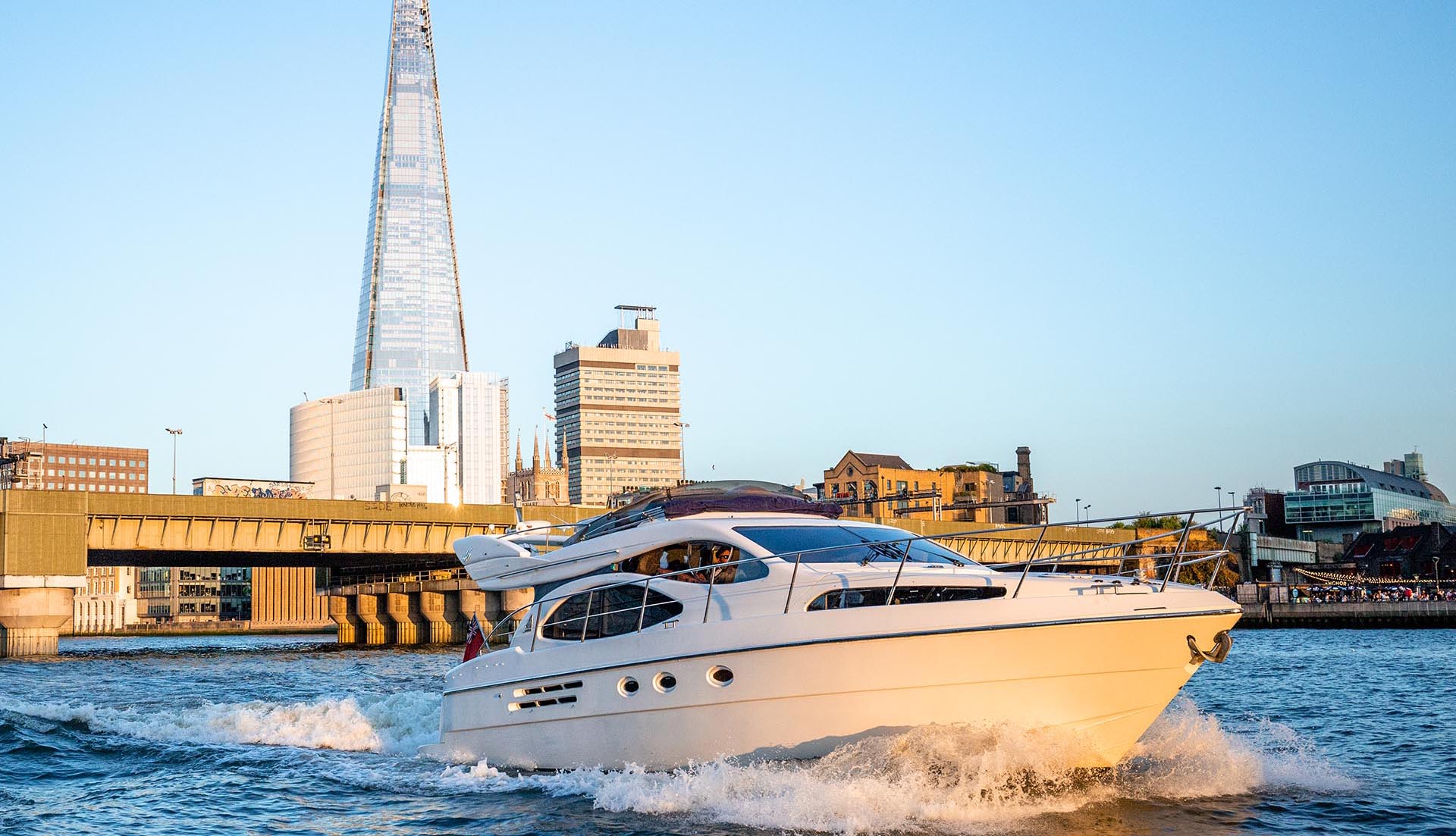 Thames sightseeing tour onboard Illuminate